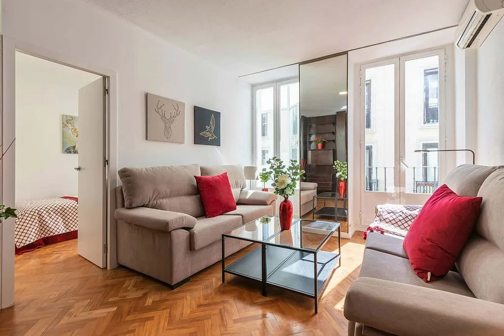 Living Room - Furnished Apartment with Terrace in Sol
