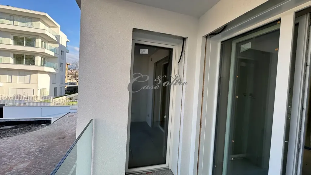 Balcon - New Villa with Terrace in Cantù