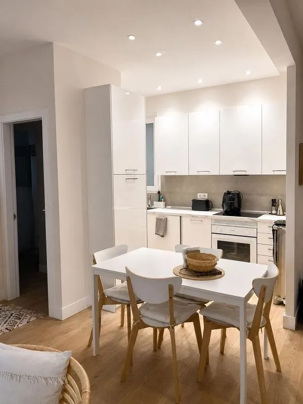Dining Room - Furnished Flat in Indautxu with 3 Bedrooms