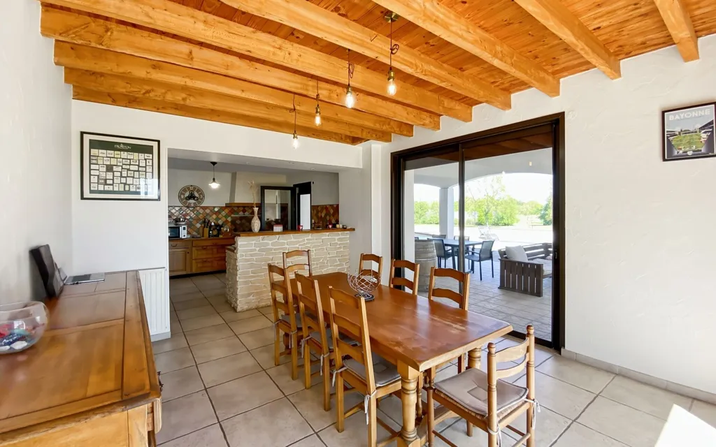 Salle à manger - Maison de Caractère avec Piscine à Nohic