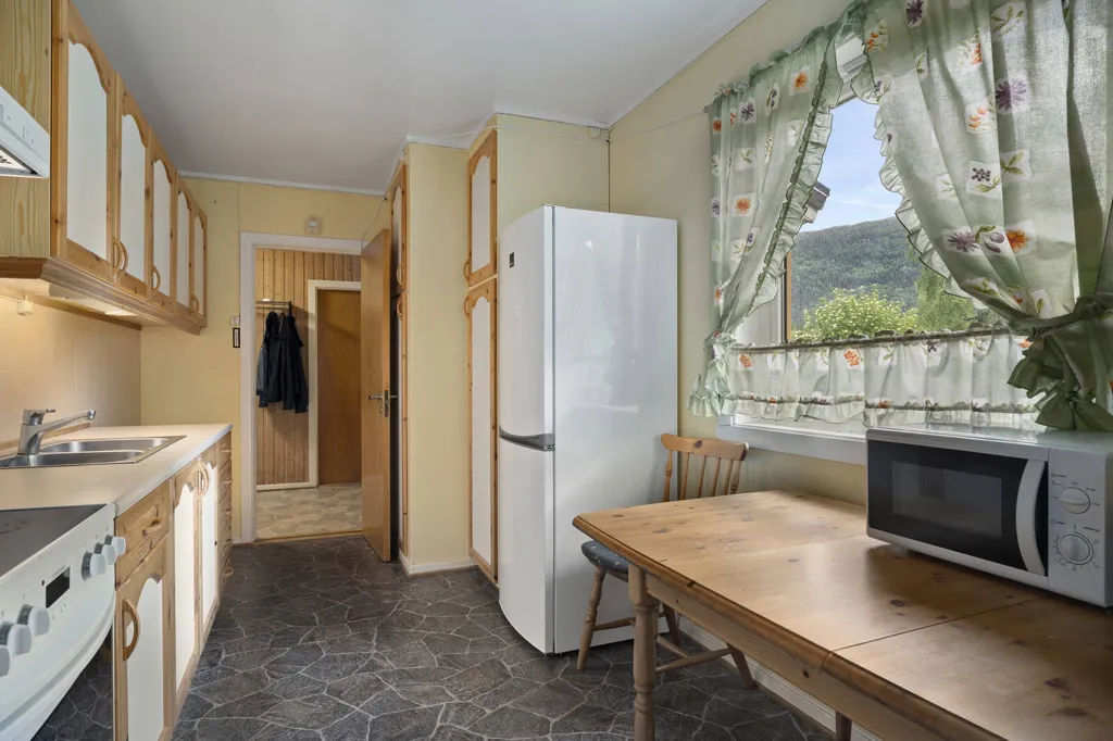 Kitchen - 1965 Detached House with Garden in Korgen