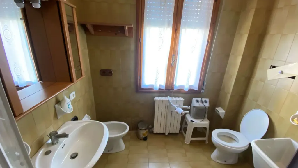 Salles de bain - Terraced Villa with Garden in Carpi