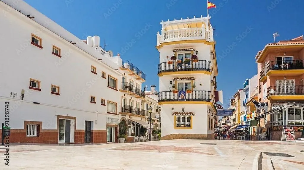 Välivaade - 2-Bedroom Apartment with Pool in Torremolinos Centre