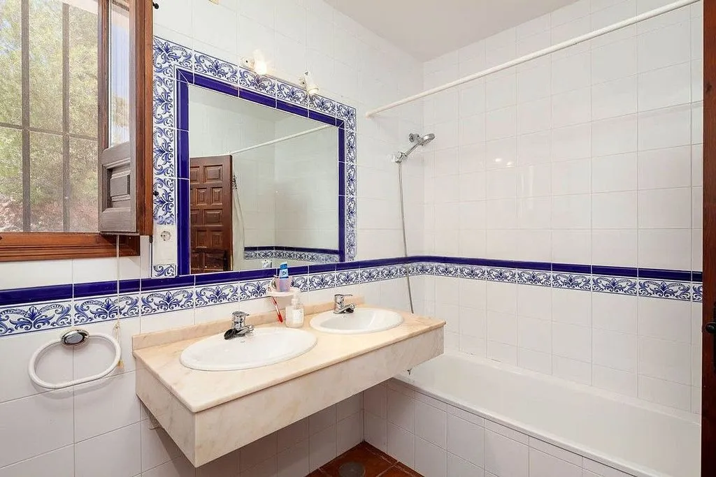 Bathrooms - Andalusian Cortijo with Pool in Almogía