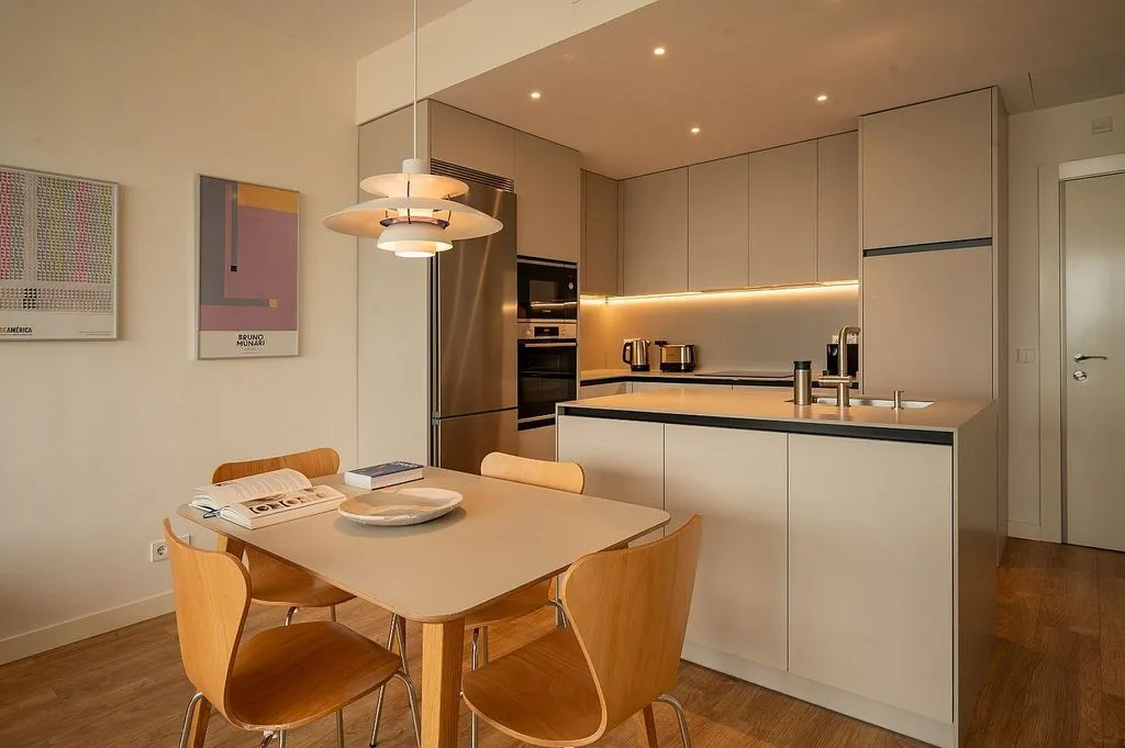 Salle à manger - 1-Bedroom Apartment with Pool in Princesa