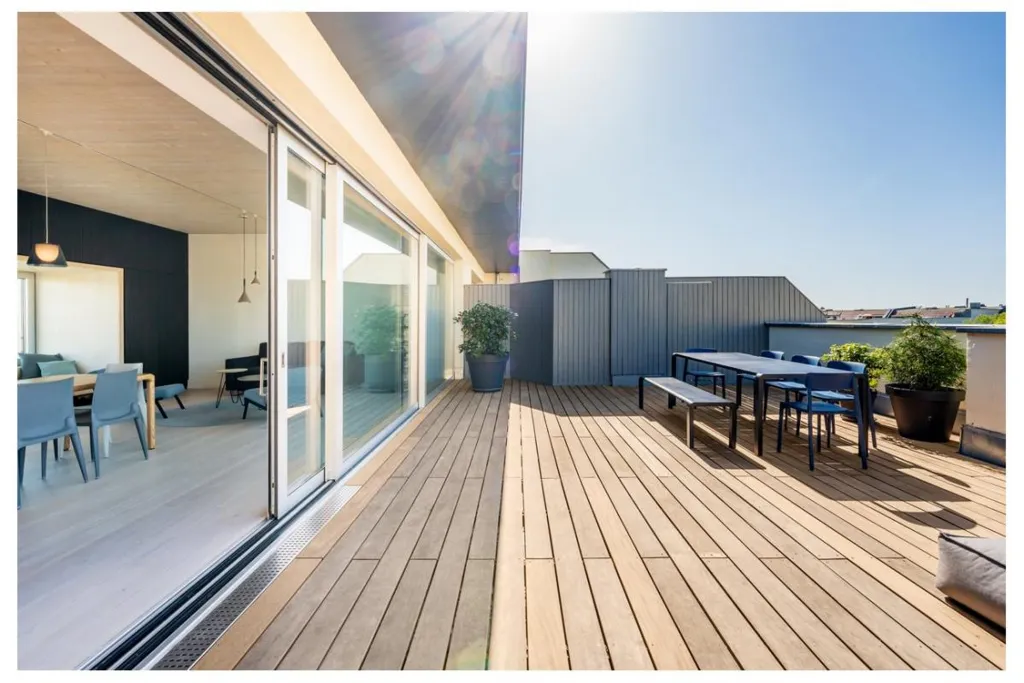 Terrass - 4-Bed Apartment with Terrace in Mauguio