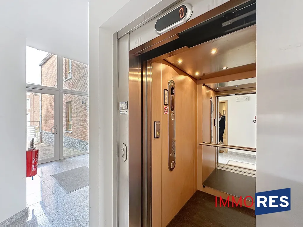 Esik - Office-Converted Apartment with Garden in Juprelle