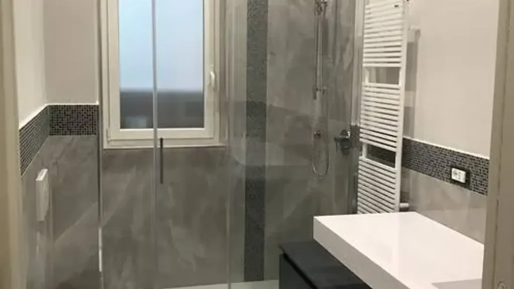 Salles de bain - Modern Bilocale with Private Garden in Milan