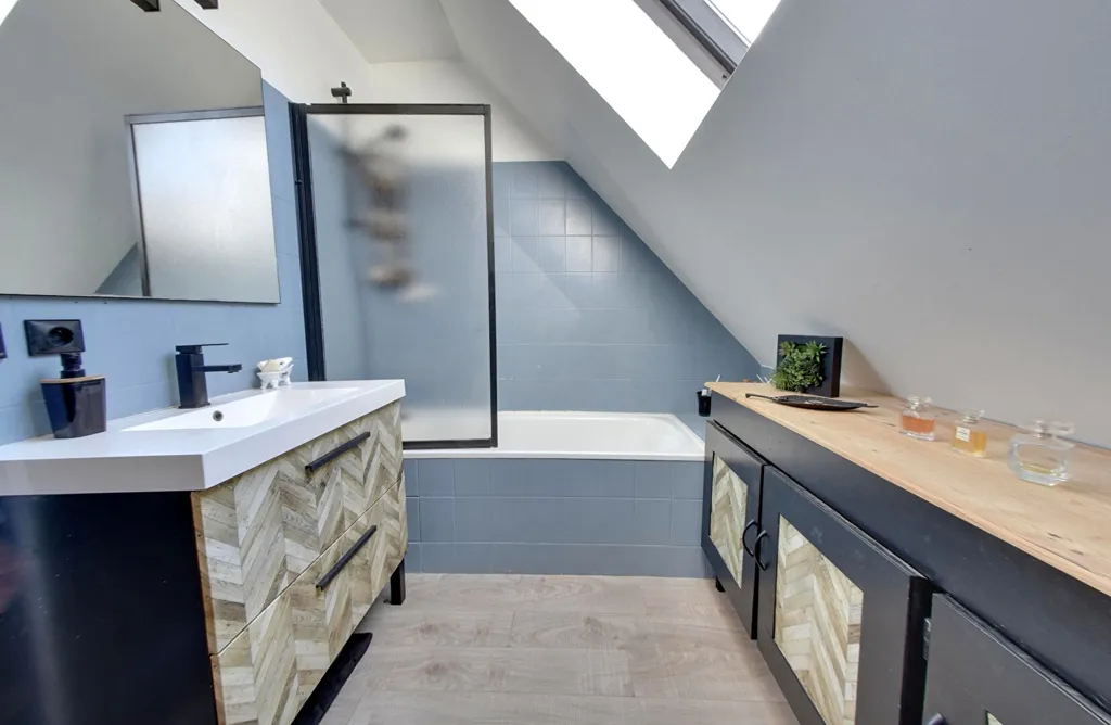 Bathrooms - Functional House with Garden in Chevry-Cossigny