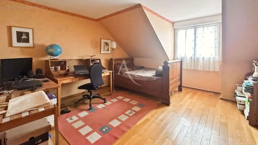 Bureau - Maison de 7 Pièces avec Jardin à Courdimanche