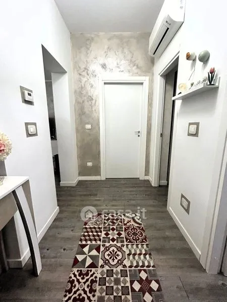 Entrée - Rusticated Trilocale with Parking in Crema