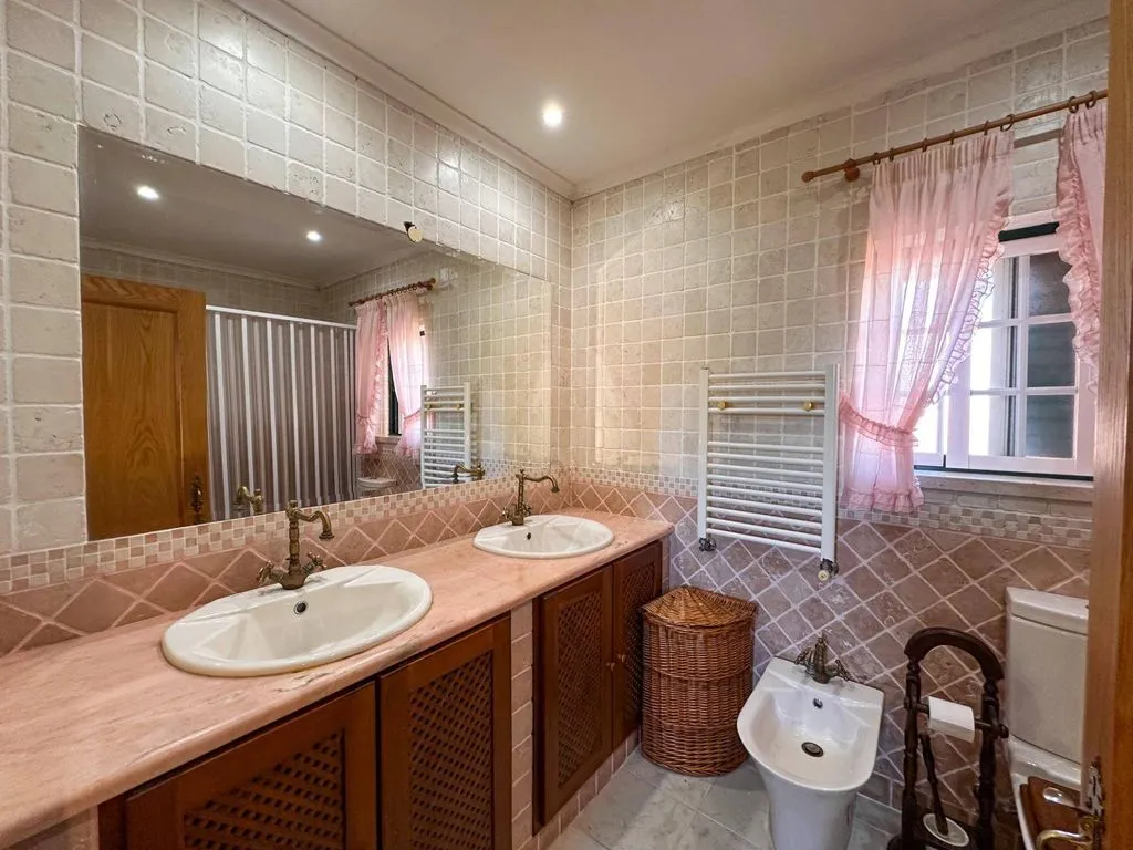 Salles de bain - Luxury Villa with Garden in Póvoa de Santarém