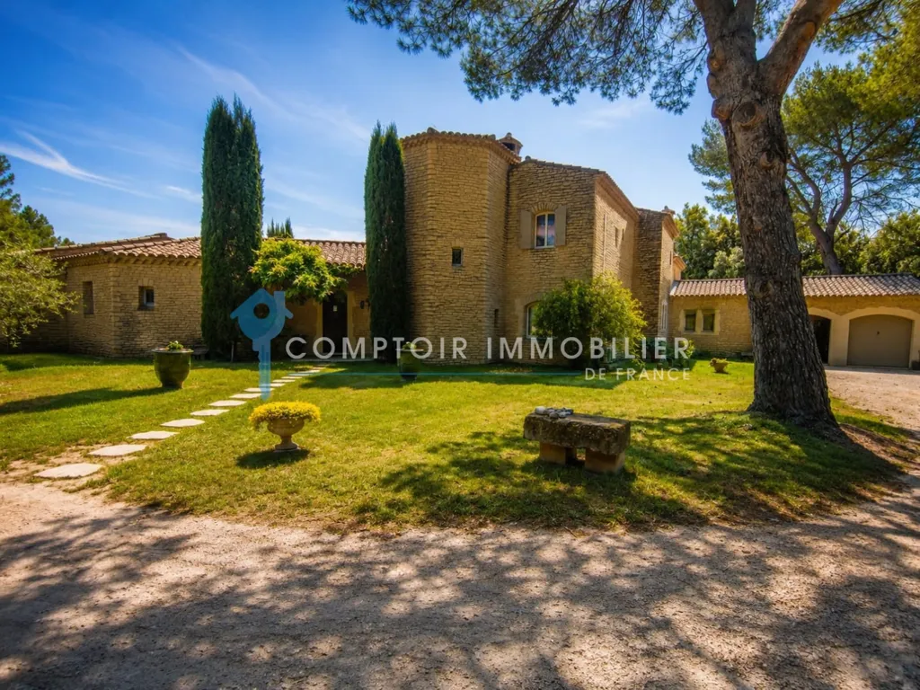 Exterior - Luxury House with Pool in Les Baux de Provence