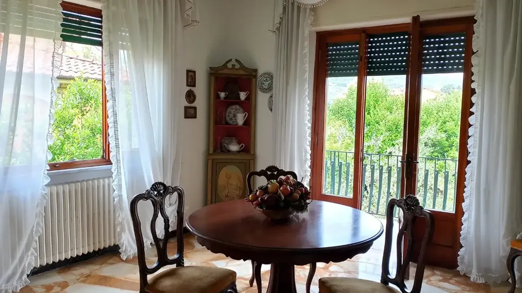 Söögituba - Villa with Garden in Moriano, Lucca