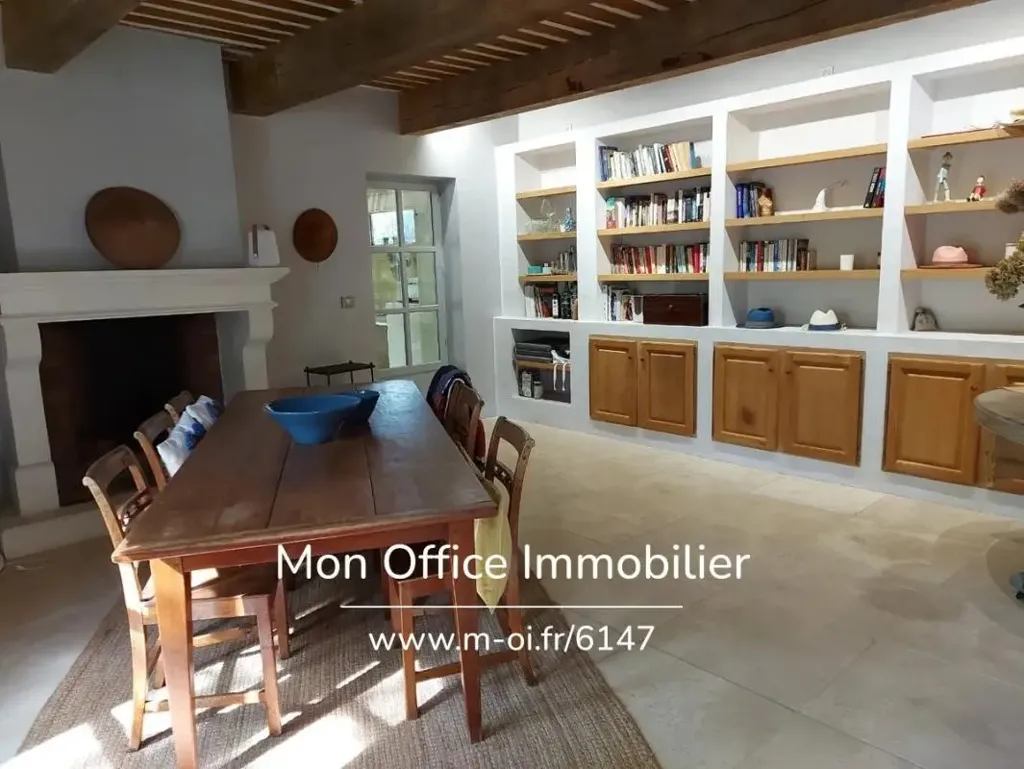 Salle à manger - Maison 9 pièces à Vaugines