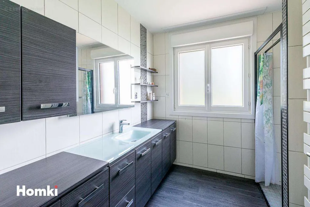 Salles de bain - Maison avec Piscine Chauffée à Oisy