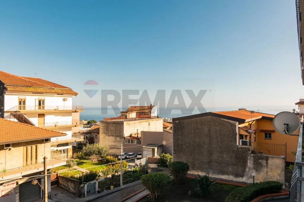 Rõdu - Apartment with Balcony Views in San Giovanni la Punta
