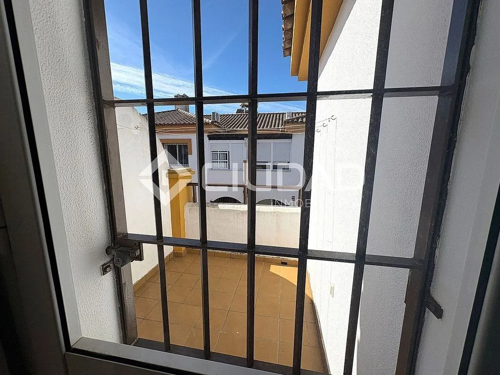 Balcon - Terraced Semi-Detached House in V Centenario