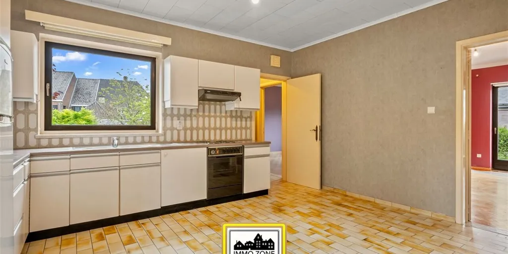 Kitchen - Spacious Bungalow with Garden in Oosterzele