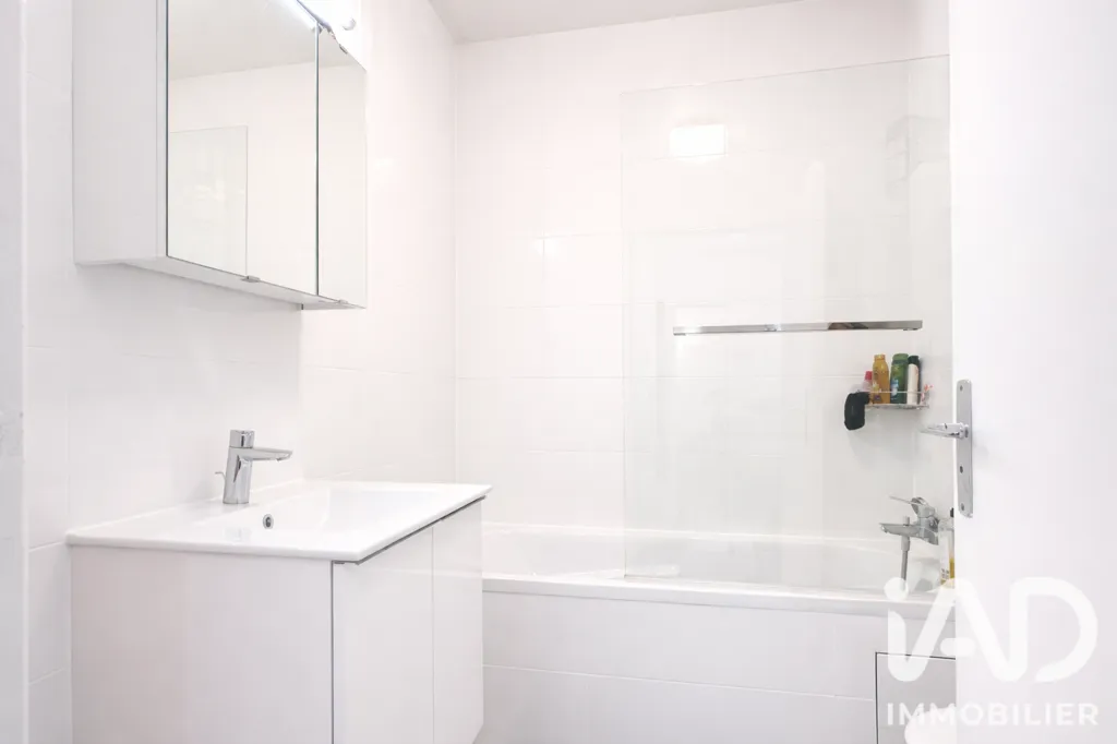 Baños - Renovated Studio with Balcony in Aubervilliers