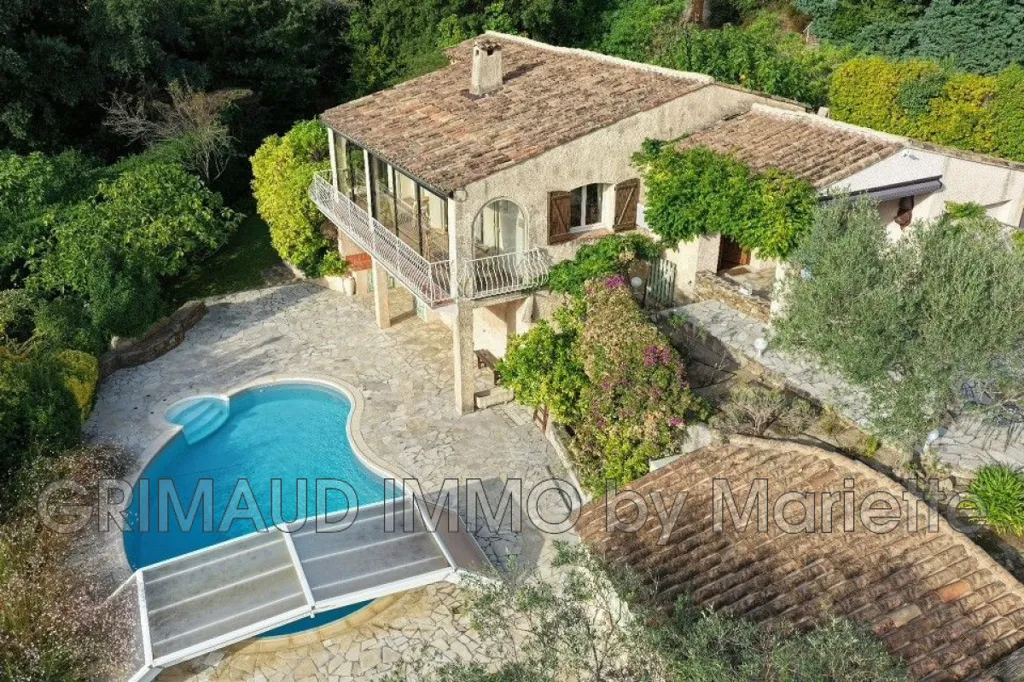Õhuvaade - House with Sea View and Pool in Grimaud