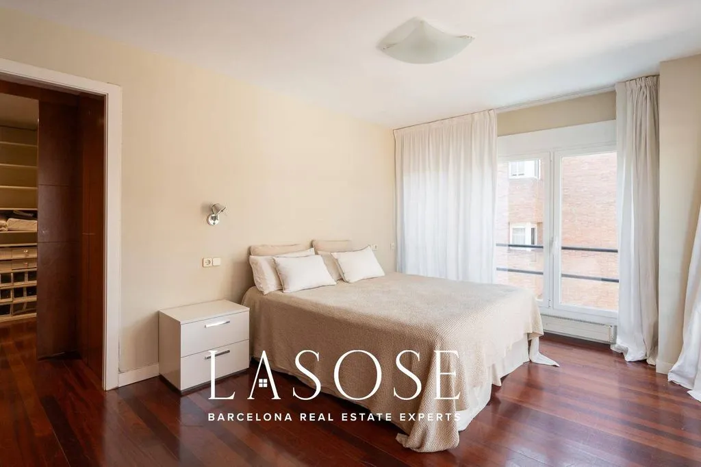 Bedrooms - Duplex Penthouse with Pool in Tres Torres, Barcelona