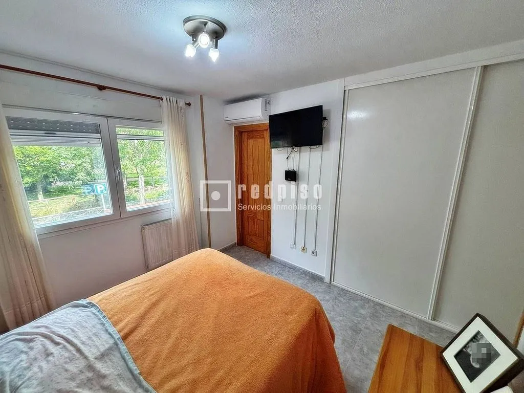 Magamistoad - Semi-detached House with Garage in Alovera