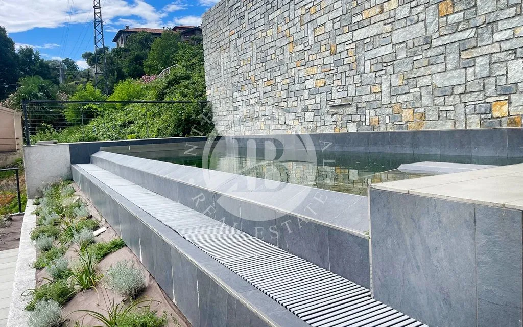 Bassein - Luxury Penthouse with Lake Views in Cremia