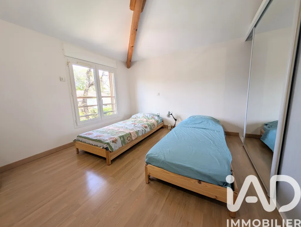 Chambres - Maison Traditionnelle avec Piscine à Cornebarrieu