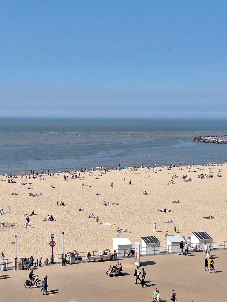 Bright Apartment with Sea View in Ostende