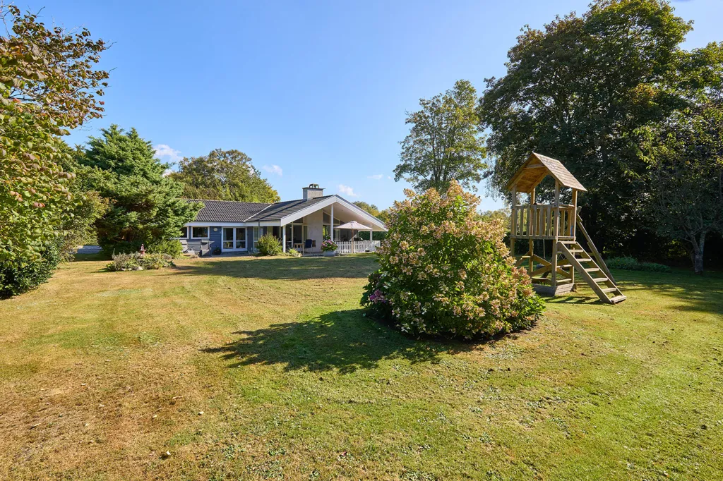 Jardin - Modern Vacation Home with Garden in Rågeleje