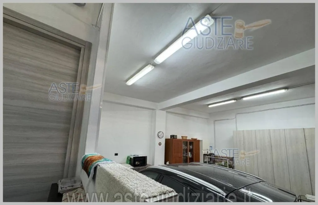 Garage - Villa with Terrace and Balcony in Ispica