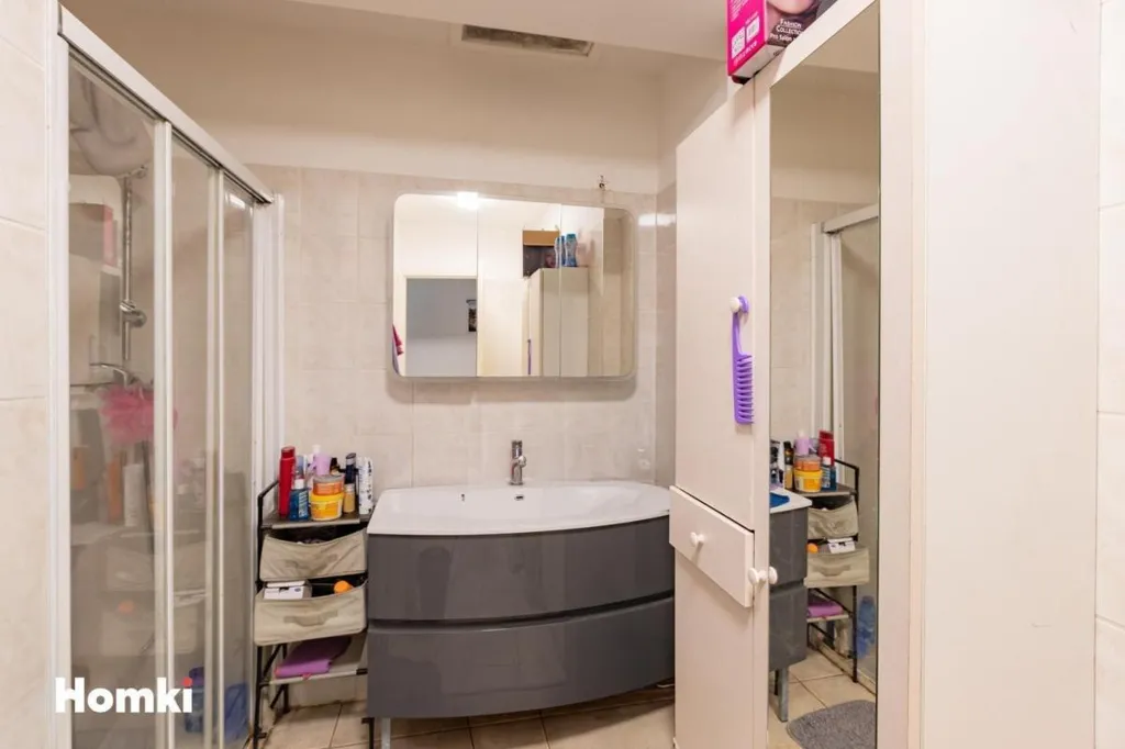 Salles de bain - Ensemble Immobilier avec 3 Logements à Coursan