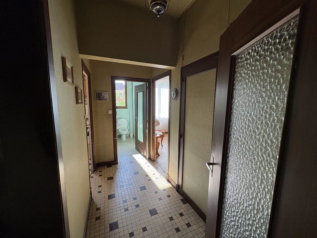 Esik - Modernist House with Lift in Objats Centre