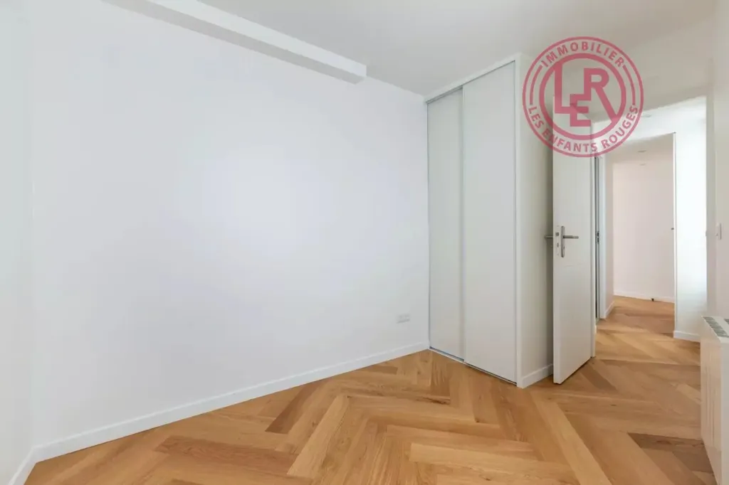 Pièces - Appartement rénové avec vue sur les toits à Paris 6e