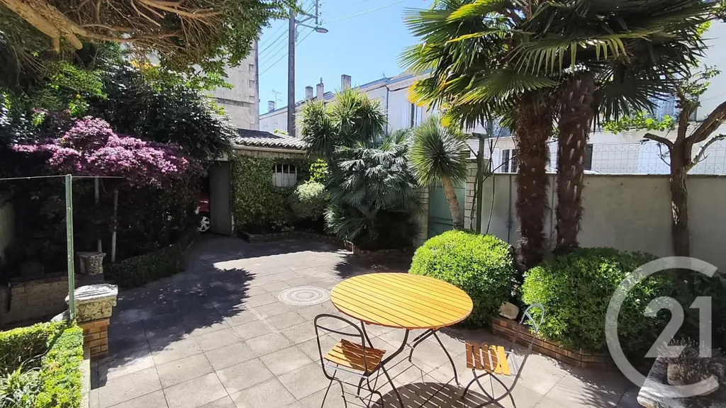 Terrasse - Maison de Ville avec Garage à Saintes Rive Droite
