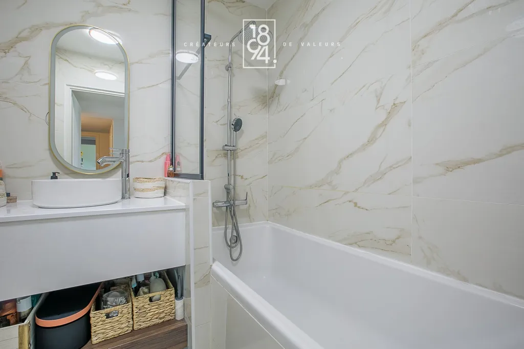 Bagni - 3-Bed Apartment with Terrace in Marseille 8th