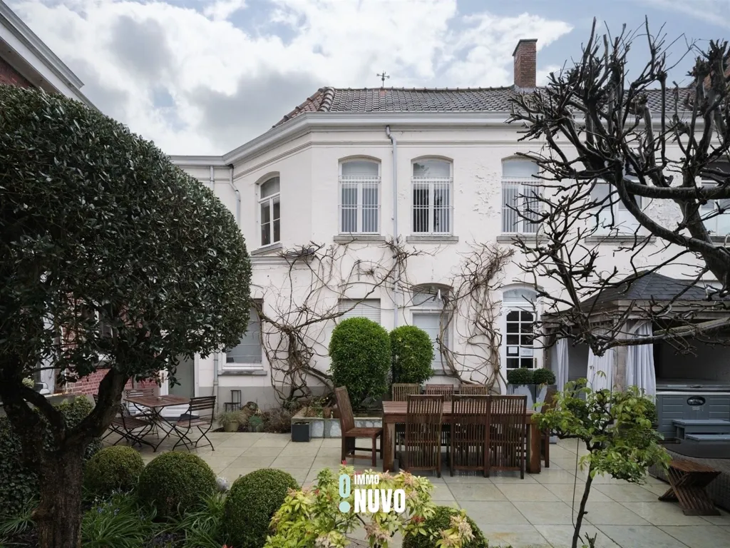Aed - Master House with Commercial Space in Aalst