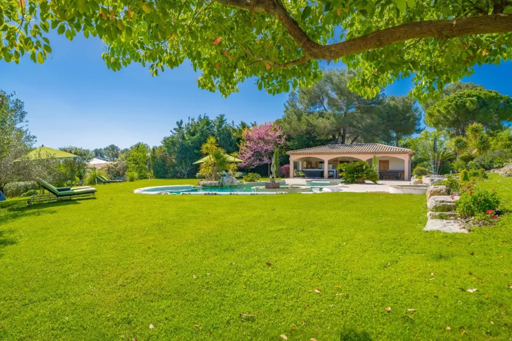 Aed - Contemporary Bastide with Pool in Quiet Setting