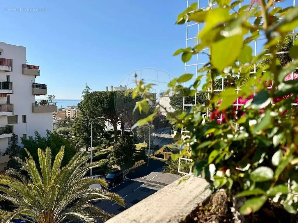 Balcone - 3-Bedroom Apartment with Sea View in Nice