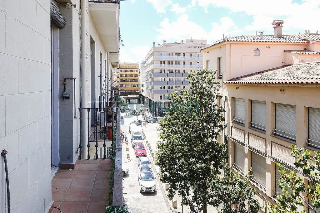 Rõdu - Historic Flat with Balcony in Girona Centre