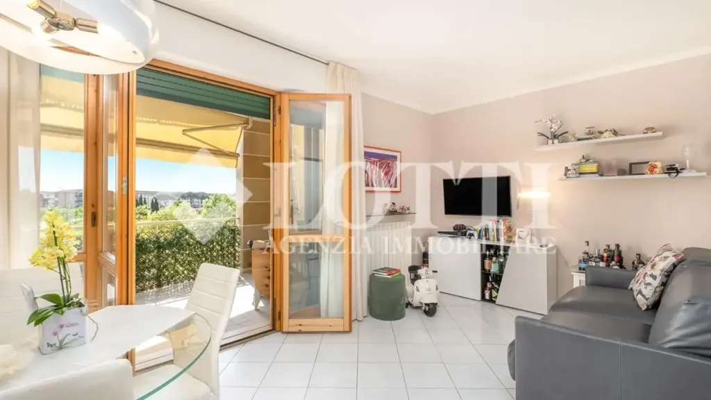 Elutuba - Triplex with Terrace in Pontedera
