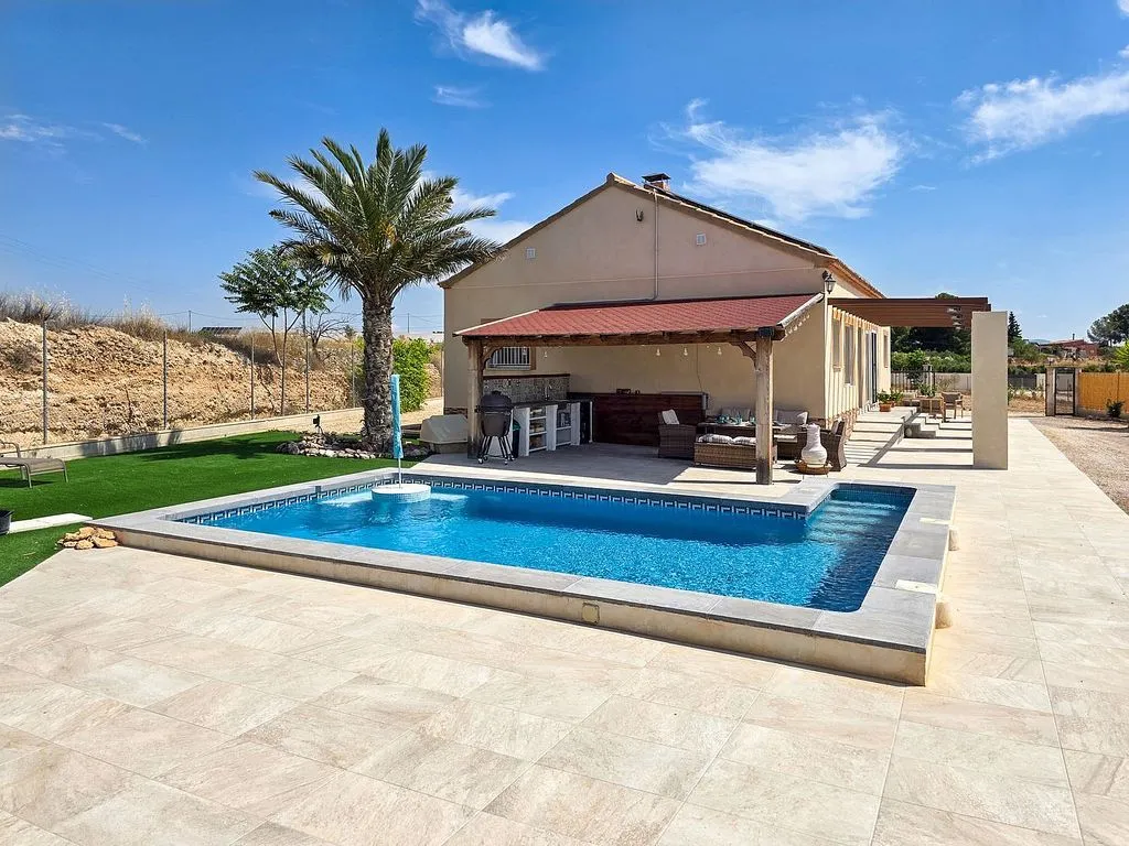 Piscina - Villa with Pool and Terrace in Pinoso