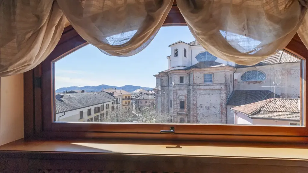 Pièces - Historic Villa with Panoramic Views in Grignasco