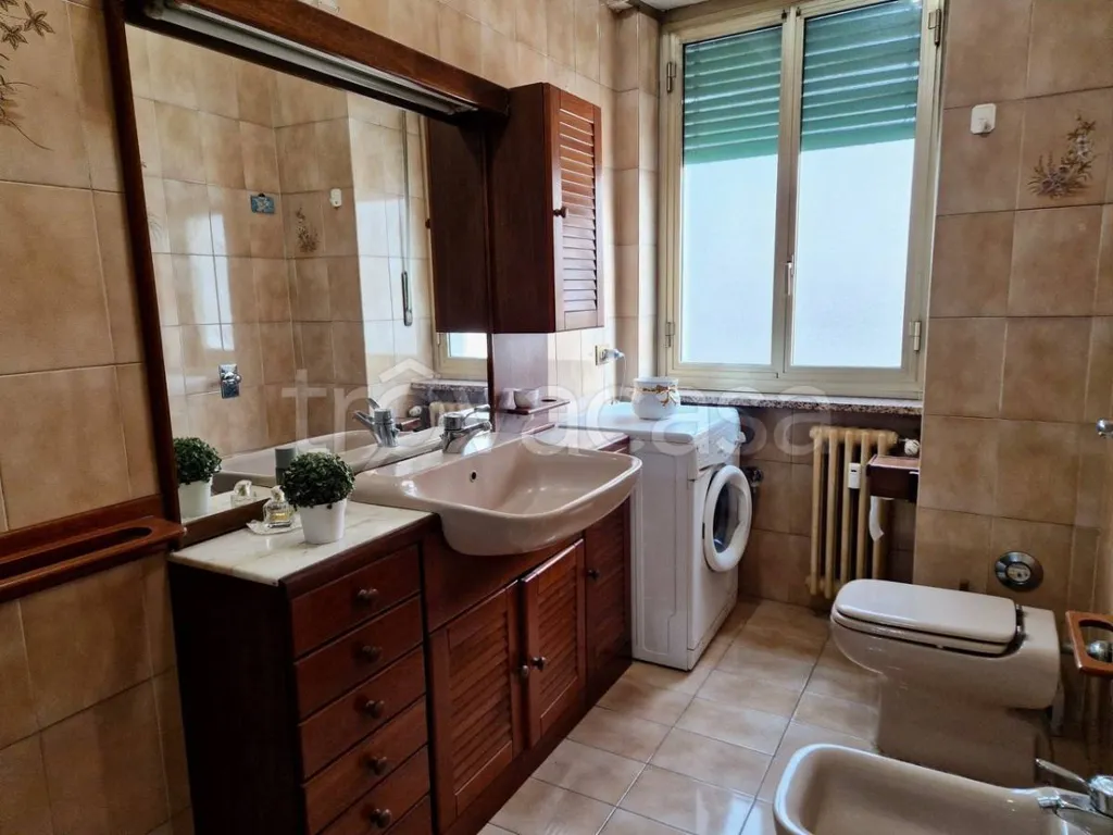 Salles de bain - Apartment with Three Exposures in Turin