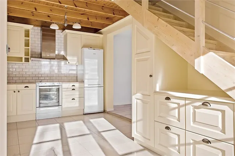 Cuisine - Charming House with Balcony in Huddinge