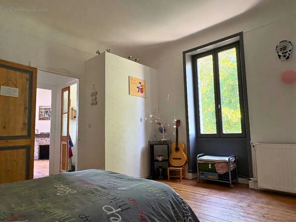 Chambres - Maison familiale avec piscine et jardin à Cognac
