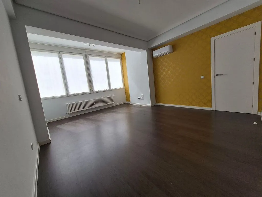 Pièces - Bright 1-Bed Flat with Balcony in Salamanca