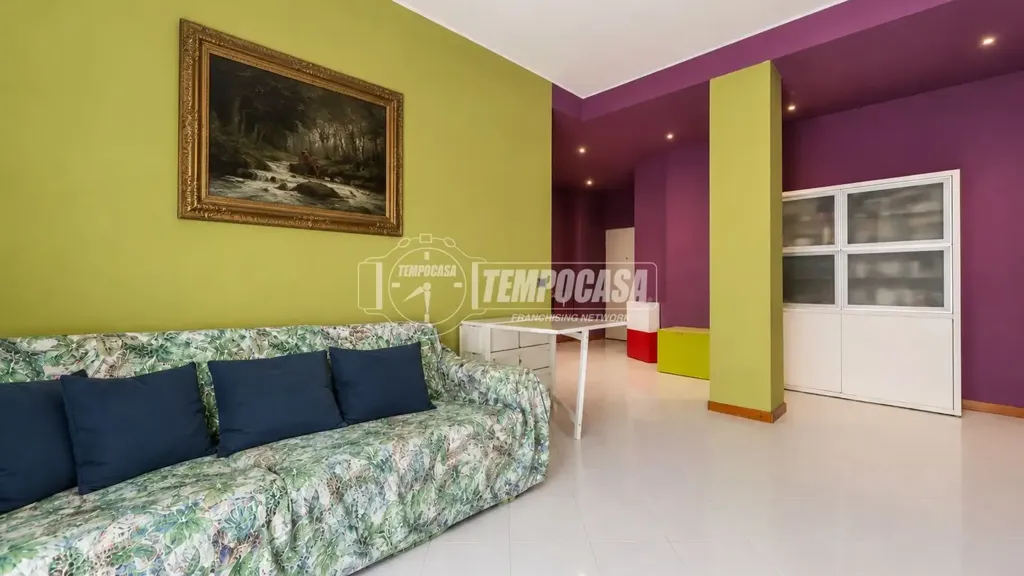 Elutuba - Bright Triplex Apartment with Metro Access in Milan