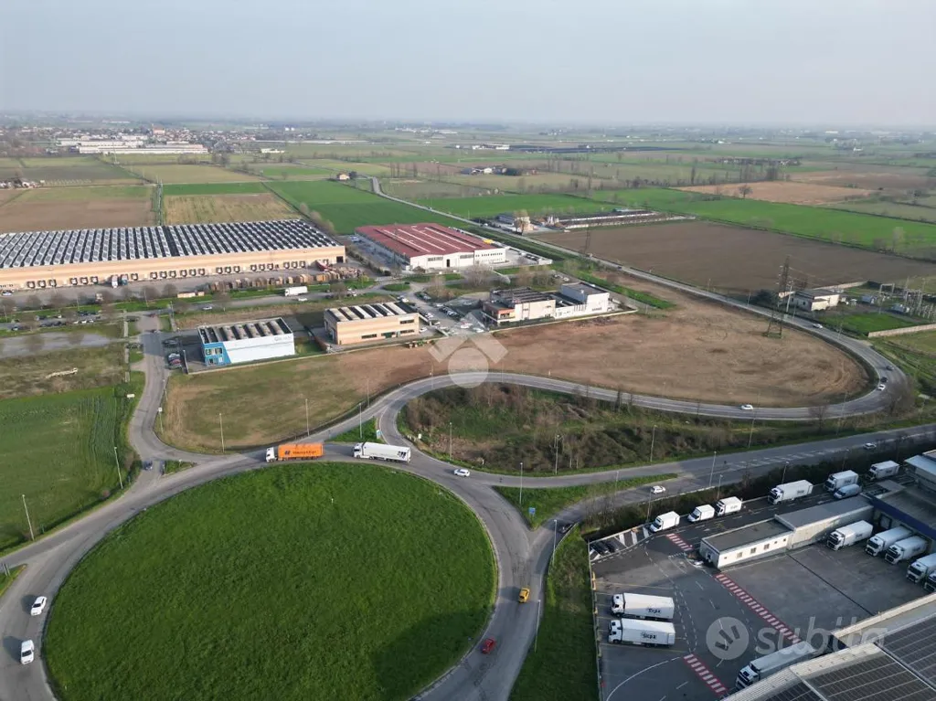 Urbanised Land with Edificable Space in Bassano Bresciano